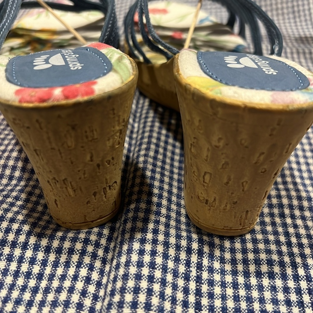 Spring Step Sandals - Picture 8 of 9